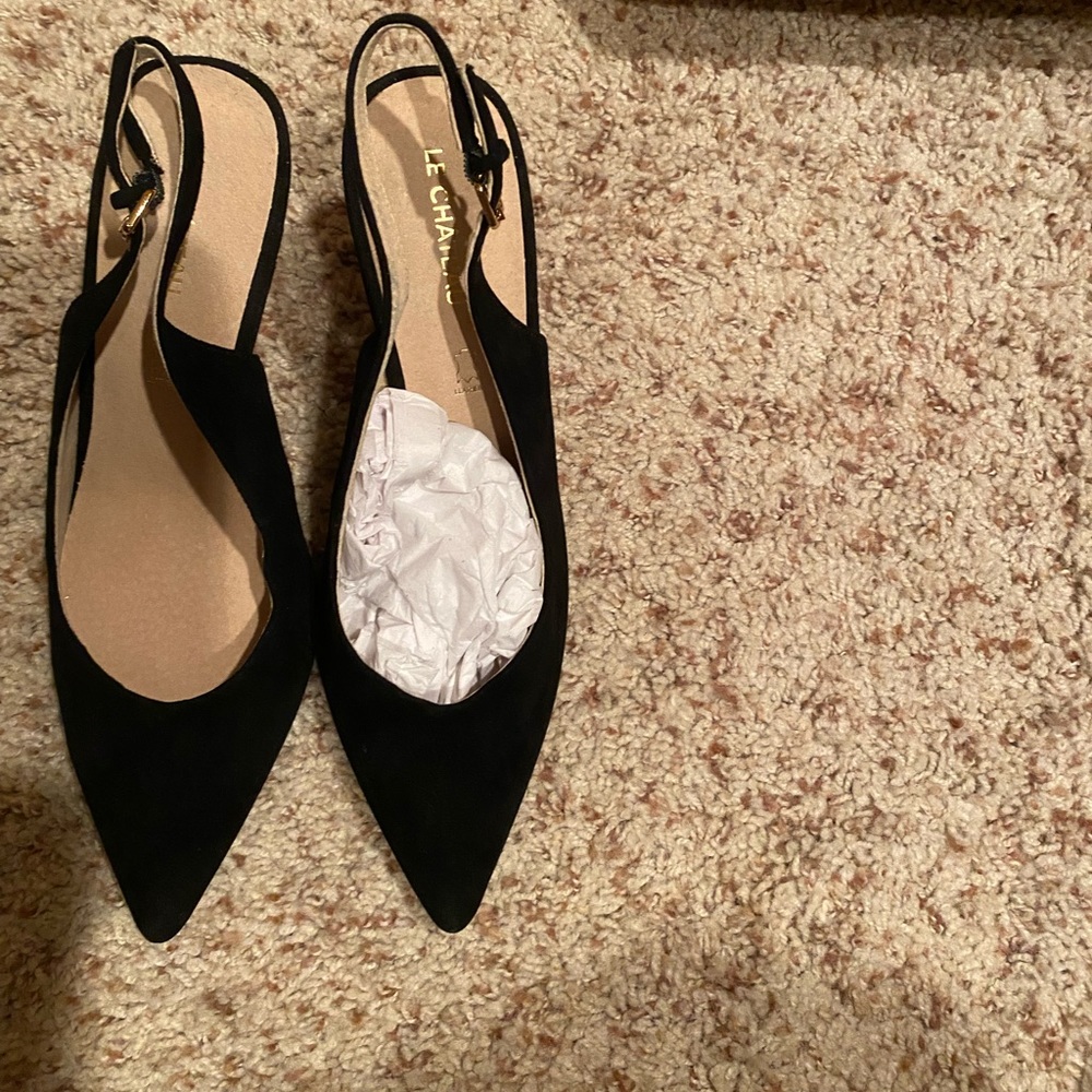 Le Chateau pumps size 9 brand new in box